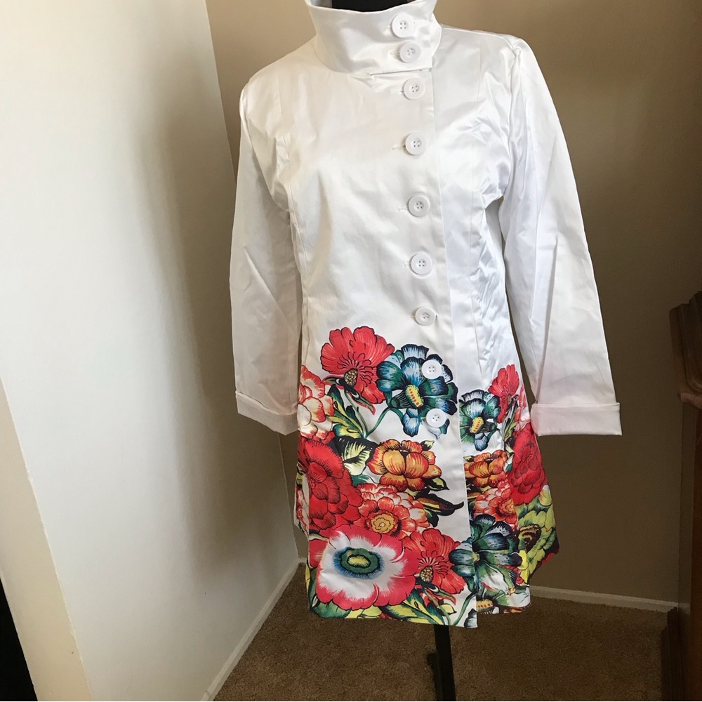 New Desigual White Floral Jacket coat 42 size 8 New with tags.